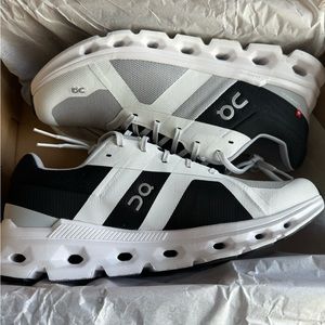 On cloud mens size 10.5